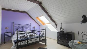 3 bedrooms, free WiFi, bed sheets