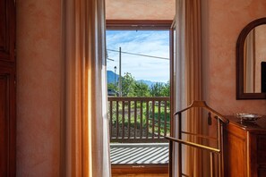 Interior - Apartment 'Casa Mauro Con Vista Su Aosta' with Mountain View (Aosta)