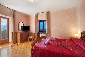 2 bedrooms, bed sheets - Apartment 'Casa Mauro Con Vista Su Aosta' with Mountain View (Aosta)