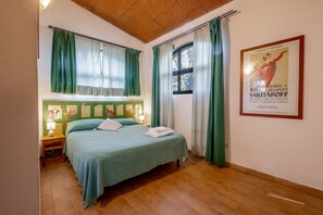 3 bedrooms, free WiFi, bed sheets, wheelchair access - Villa 'Sunflower' with Private Garden and Wi-Fi (Capalbio)