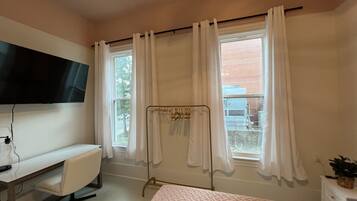 2 bedrooms, desk, free WiFi, bed sheets