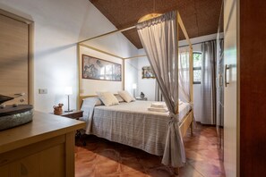 4 bedrooms, free WiFi, bed sheets, wheelchair access