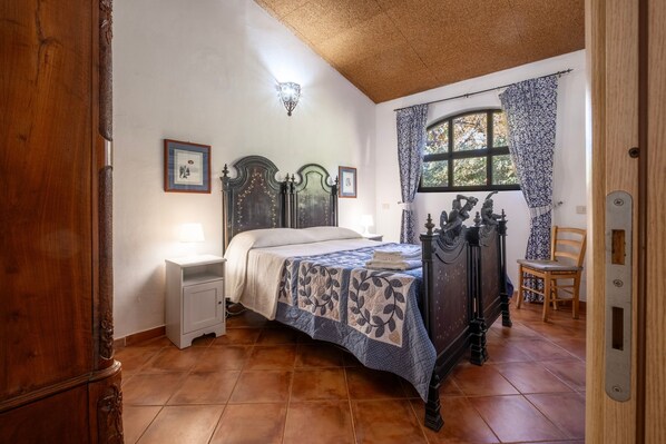 4 bedrooms, free WiFi, bed sheets, wheelchair access