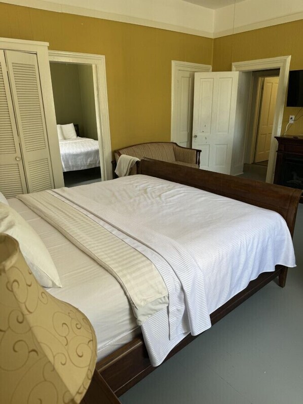 2 chambres, fer et planche à repasser, Wi-Fi gratuit, draps fournis