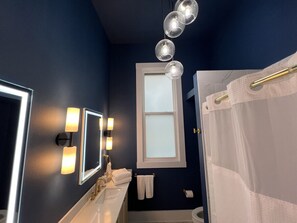 Sèche-cheveux, serviettes fournies