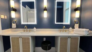 Douche, sèche-cheveux