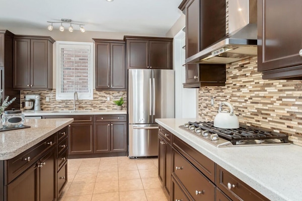 KĂŒhlschrank, Mikrowelle, Ofen, Herdplatte