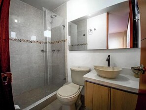 Towels, soap, shampoo, toilet paper - Apartameno Amplio y Céntrico Ideal Para Familias, Amigos o Parejas (Bogotá)