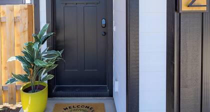 Carlton Townhouse No. 2 • Private Hot Tub • Dog Friendly • 1 BK to Wine-Dining