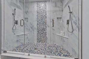 Douche, serviettes fournies