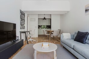 TV, stereo - Blueground | Areeiro, furnished, washer, a/c (Lisbon)