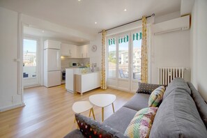 TV - Immogroom - bright and modern apartment with a/c (Cannes)