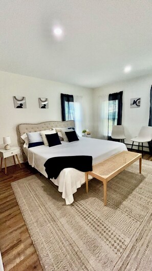 4 bedrooms, desk, iron/ironing board, free WiFi