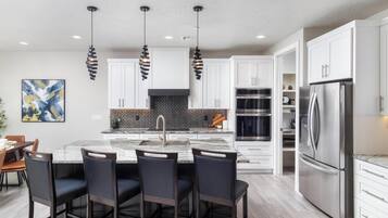 Mikrowelle, Ofen, Herdplatte, Geschirrspüler