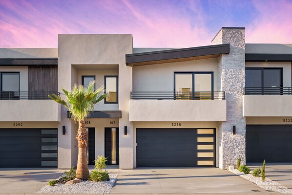Exterior - Desert Sands at Pecan Valley Resort  (Hurricane)
