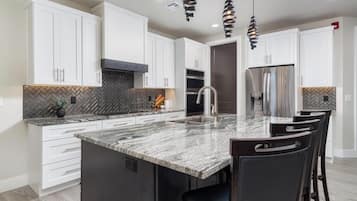 Micro-ondes, four, plaque de cuisson, lave-vaisselle