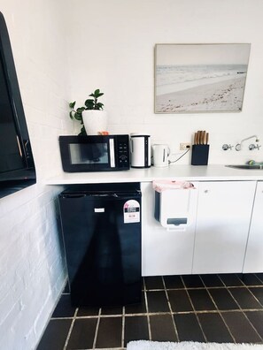 Microwave, oven, stovetop, coffee/tea maker