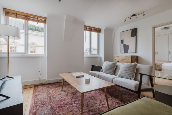 Fernseher, Stereoanlage