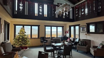 Family Chalet | Living area
