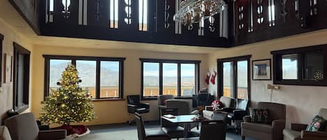 Family Chalet | Living area