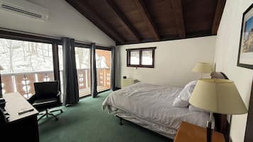 Standard Room, 1 Queen Bed | Premium bedding, blackout drapes, iron/ironing board, free rollaway beds