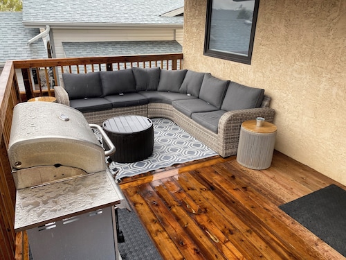 Peaceful and Inviting 4 Bedroom Bilevel House 