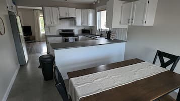 Micro-ondas, cooktop, lava-louças