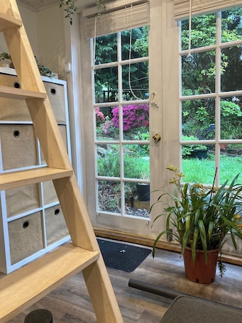 Interior. Cosy bespoke Cottage in Olinda-central location