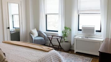 5 habitaciones, tabla de planchar con plancha, wifi y ropa de cama