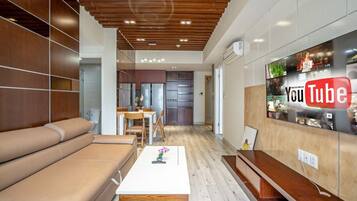 Deluxe Apartment, 1 Bedroom, City View | Living area