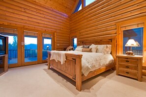 5 bedrooms, iron/ironing board, WiFi, bed sheets