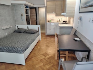 4 bedrooms, iron/ironing board, WiFi, bed sheets - Tritos - Sleeps 11 - Balcony - Parking - Sea View (Thessaloniki)