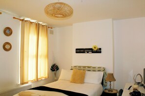 4 chambres, fer et planche à repasser, Wi-Fi, draps fournis