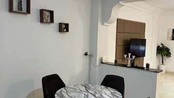 Apartament, vistes a la muntanya | Sala d'estar | Televisor de pantalla plana