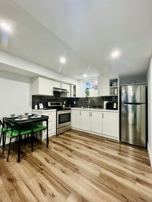 Mikrobølgeovn, ovn og kokeplater