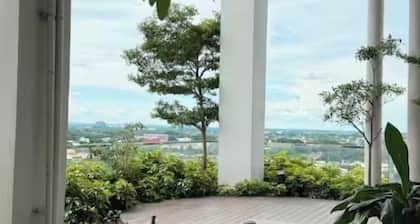 S & E condo with Panoramic view