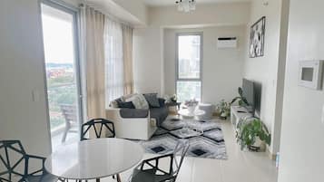 Condo, Balcony, City View | Living area