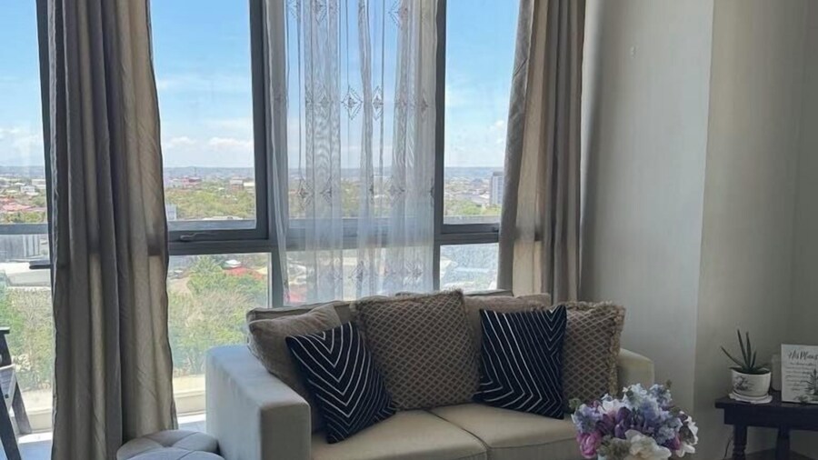 S & E condo with Panoramic view