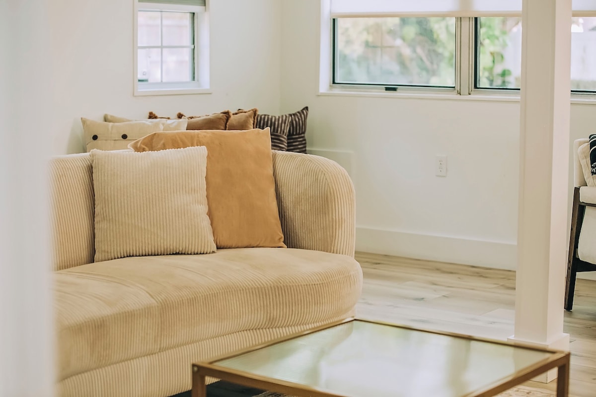 Photo 8 of 5 Minutes to the Beach & Downtown, 4 Bedroom + Movie Room