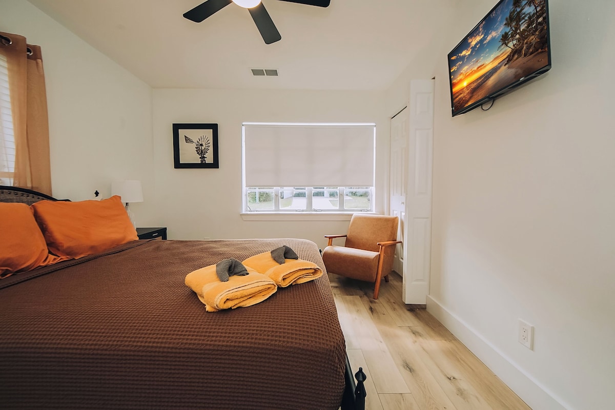 Photo 63 of 5 Minutes to the Beach & Downtown, 4 Bedroom + Movie Room