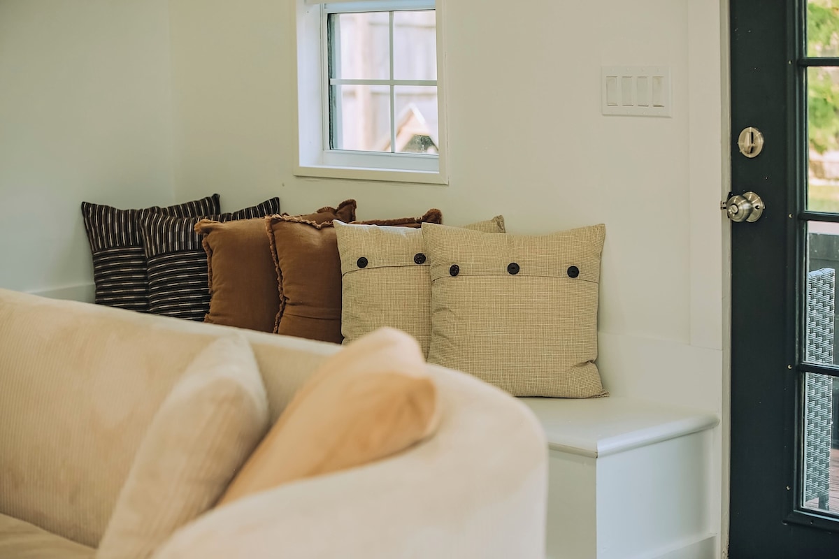 Photo 9 of 5 Minutes to the Beach & Downtown, 4 Bedroom + Movie Room