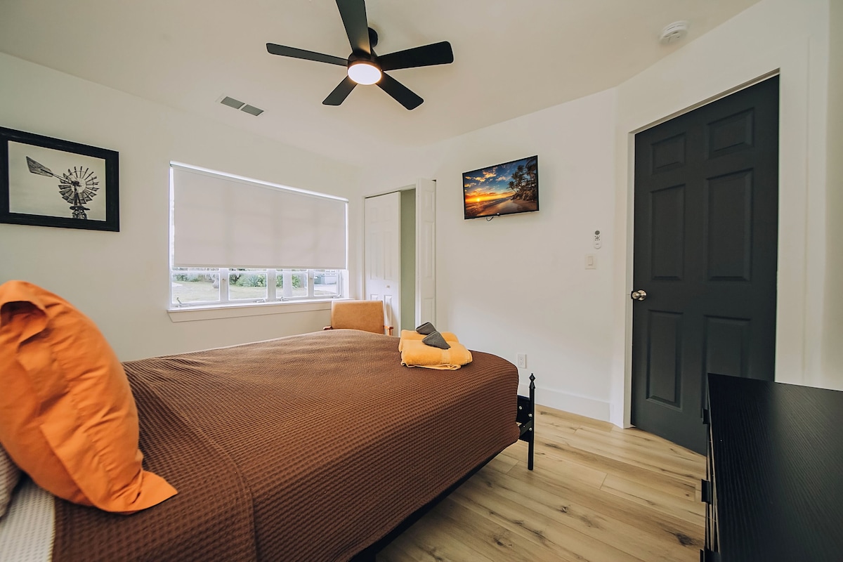 Photo 64 of 5 Minutes to the Beach & Downtown, 4 Bedroom + Movie Room