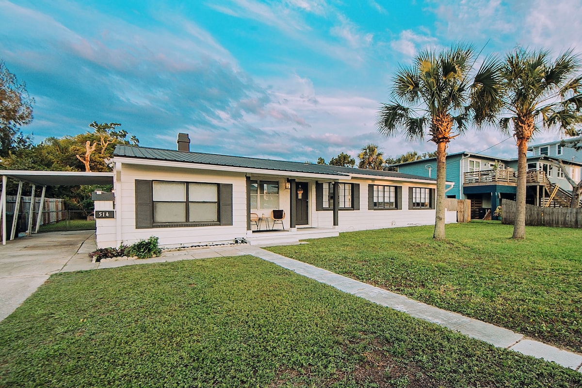 Photo 130 of 5 Minutes to the Beach & Downtown, 4 Bedroom + Movie Room