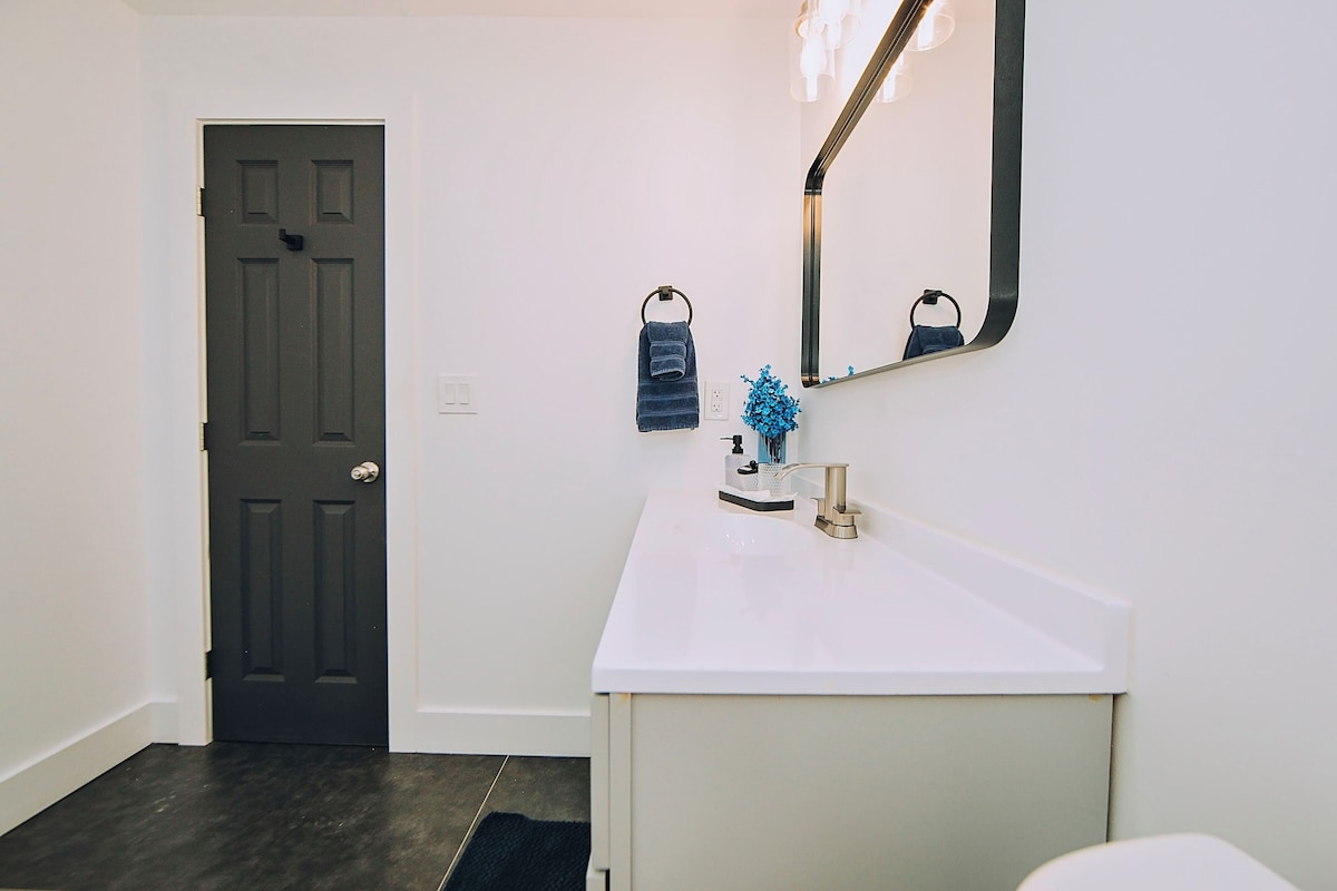 Photo 81 of 5 Minutes to the Beach & Downtown, 4 Bedroom + Movie Room