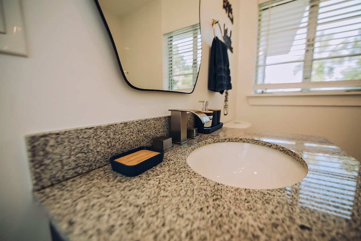 Photo 91 of 5 Minutes to the Beach & Downtown, 4 Bedroom + Movie Room