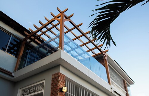 "Spacious Villa for 15 people perfect for meetings and celebrations"