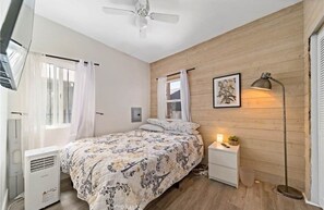 2 habitaciones, escritorio, tabla de planchar con plancha y wifi gratis