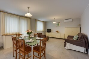 Dining - Cesar's Karst Apartment Ruj, Sežana, Slovenia (Sežana)