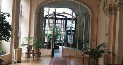 Face Thermes Hyper Centre Cure et Navette ski Pied de l Immeuble