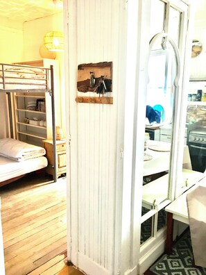 1 bedroom, bed sheets, wheelchair access